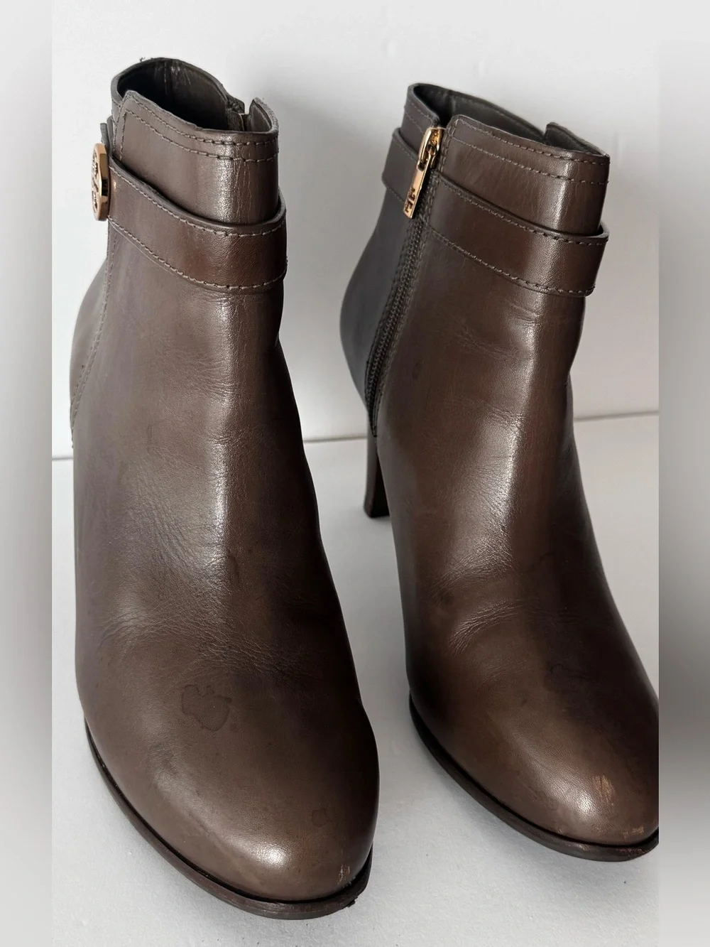 Tory Burch Women's Taupe Leather Ankle Booties Size 10M Gold Logo Side Zip Heel